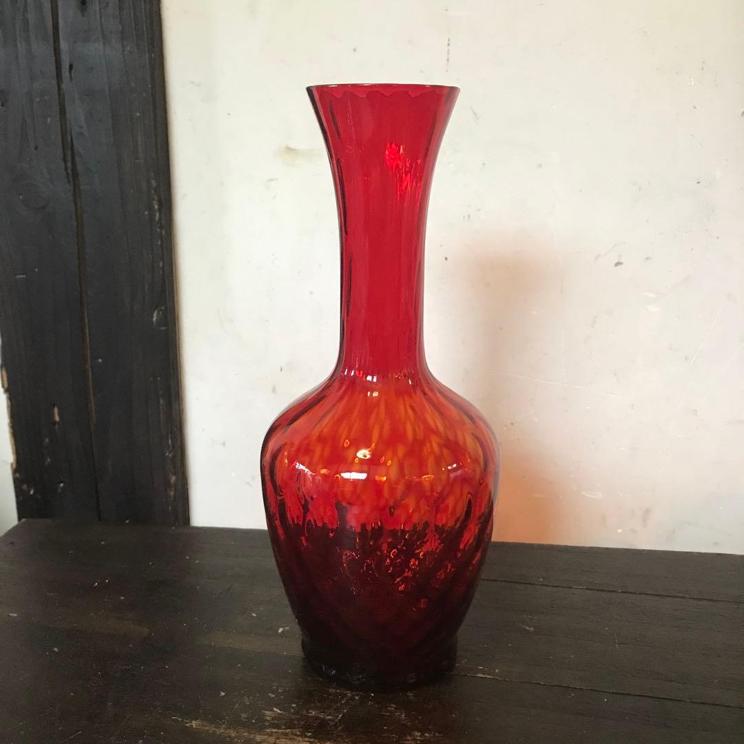 美品 ガラス 花瓶 赤いガラスの交差が美しい 透かして眺めてたい