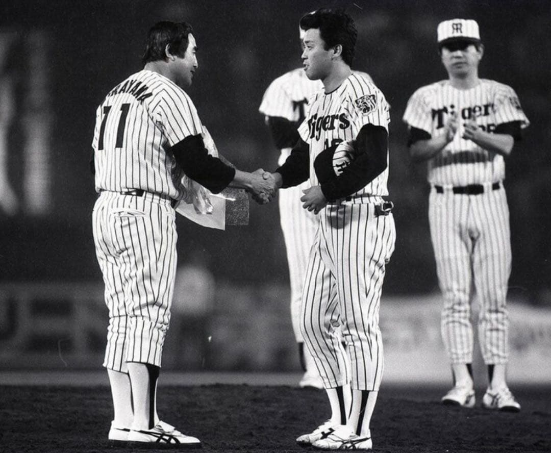 阪神タイガース 村山実監督ユニフォーム 永久欠番 - メルカリ