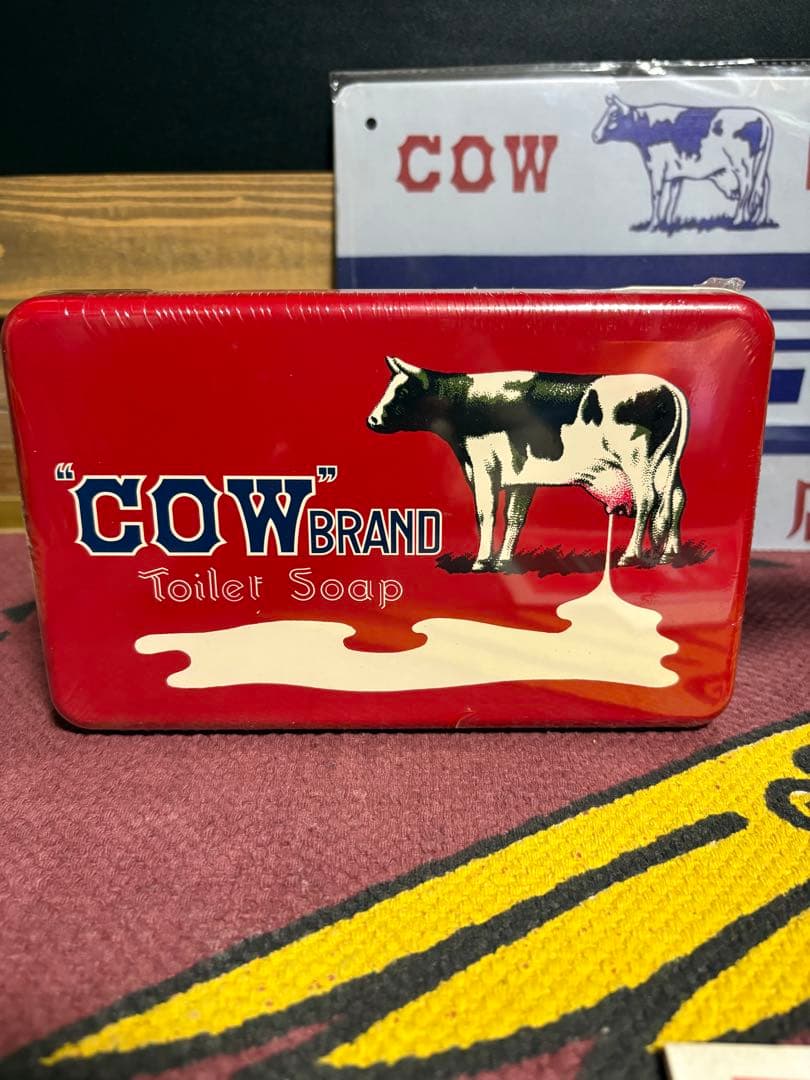 ★牛乳石鹸★牛★置物★赤★ブリキ缶★ボックス★広告ブリキ看板★赤・青石鹸★2個★