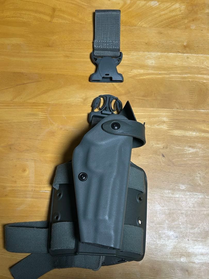 米軍実物　サファリランド社製　レッグホルスター