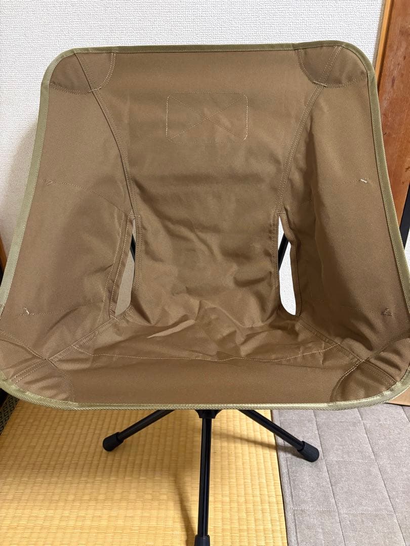 Helinox タクティカルスウィベルチェア コヨーテ　収納バッグ付き Tac. スイベルチェア / コヨーテタン | タクティカルサプライ