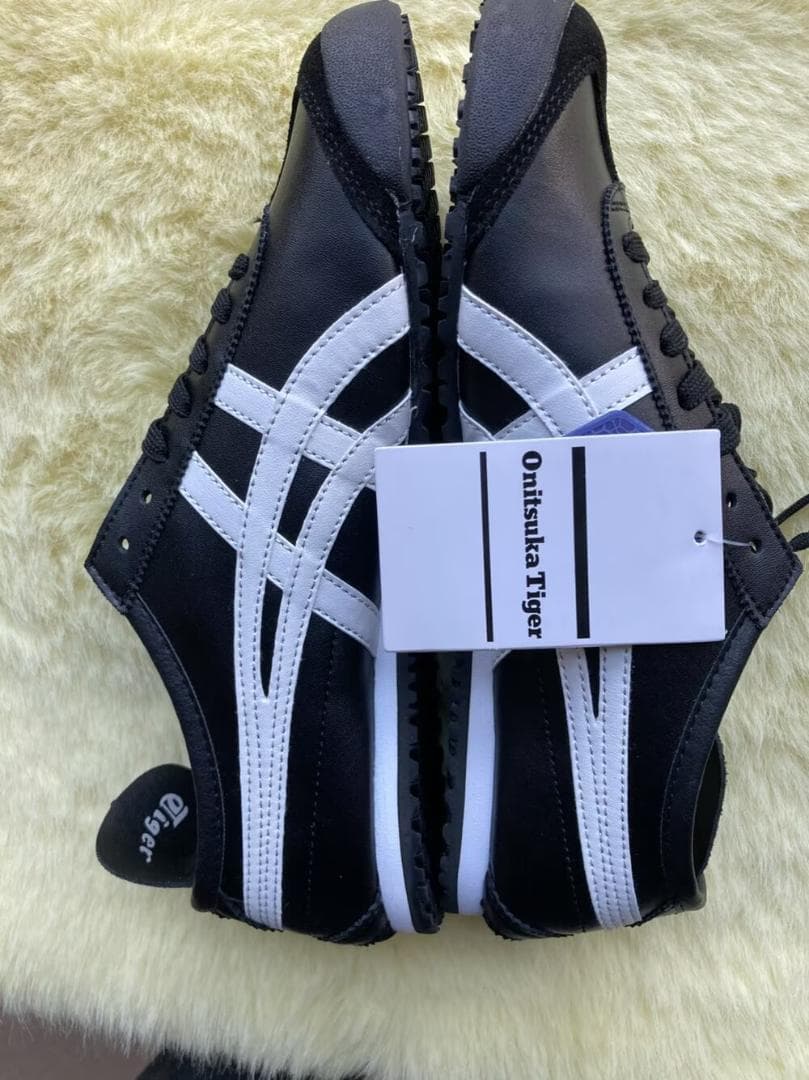 Onitsuka Tigerブラック/ホワイト スニーカー《27.5cm》