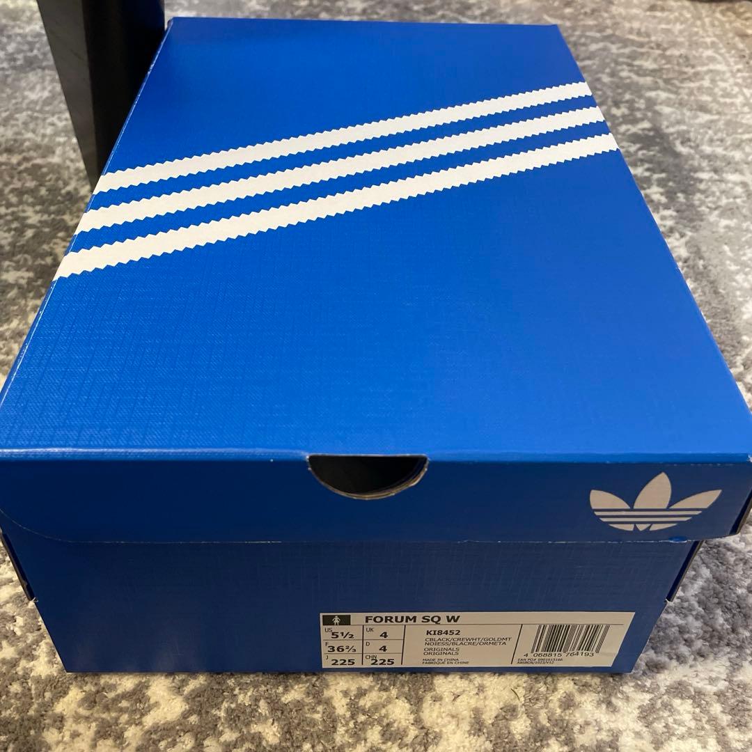 adidas フォーラムスクエアW 22.5cm