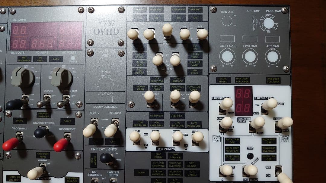 VRinsight B737 オーバーヘッドパネル（簡易版）ジャンク - メルカリ