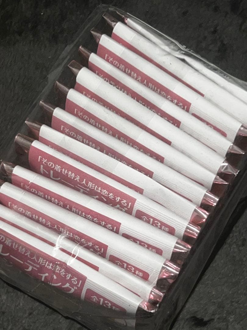 新品未開封　その着せ替え人形は恋をする　着せ恋　トレーディング缶バッジ