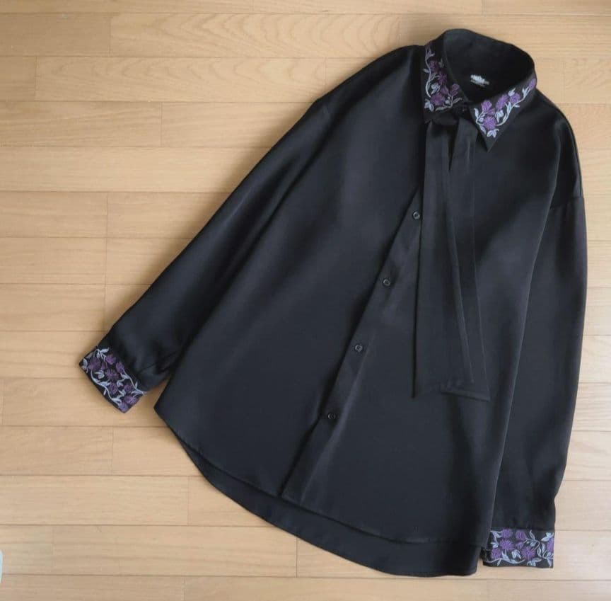 美品】HARE ハレ プロセカZOZOTOWN フラワー刺繍ボウタイシャツ - メルカリ