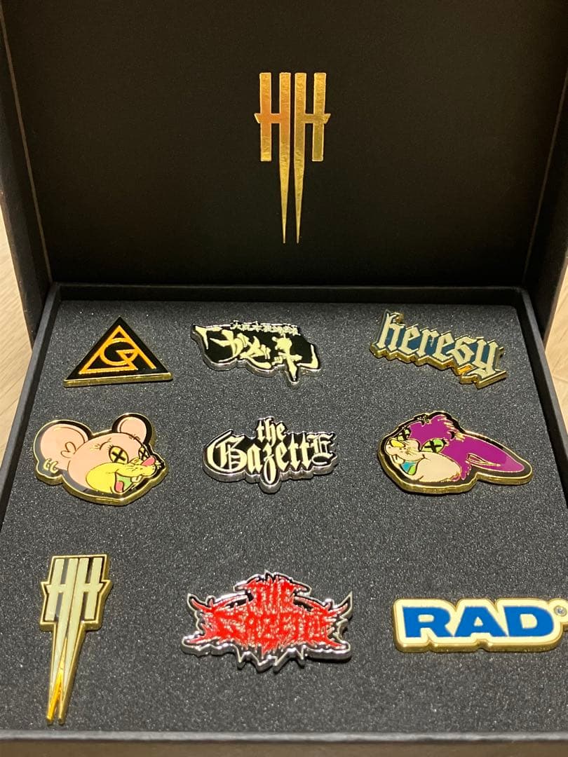 the GazettE 20周年 PINS SET