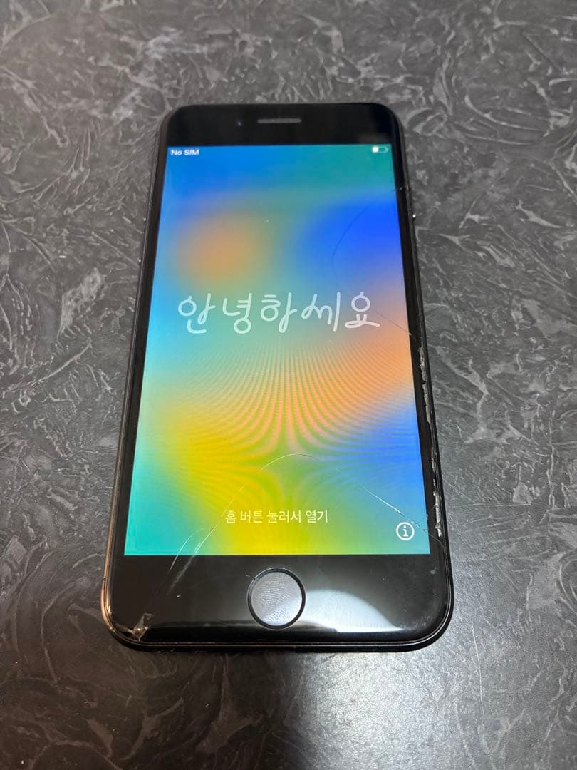 r*n様 【SALE 早い者勝ち‼︎】iPhone 8 64GB 充電器・イヤフ r*n様 【SALE 早い者勝ち‼︎】iPhone 8 64GB 充電器・イヤフ
