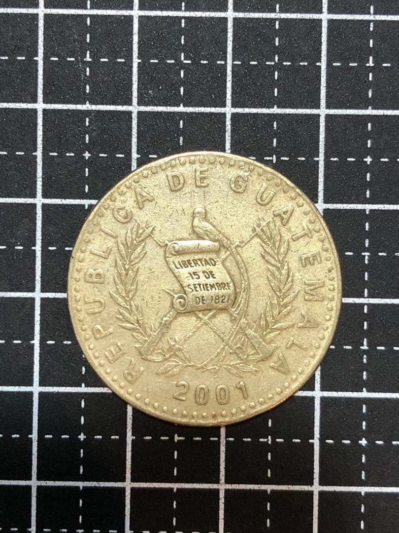 N3248【グアテマラ】2001年1ケツァル 大型 硬貨 外貨 古銭 コイン