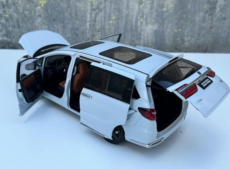 ミニカー 1/18 ホンダ オデッセイ ODYSSEY 2022 ホワイト - メルカリ