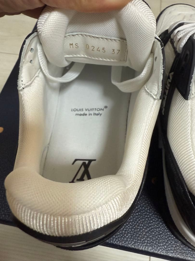 美品LVスニーカー ホワイト/ブラック スニーカー