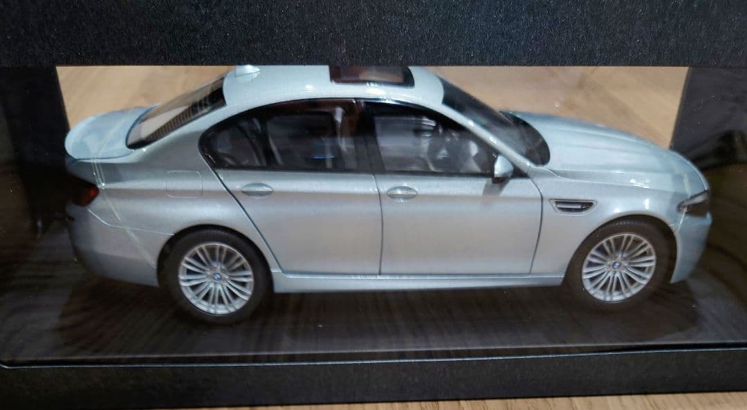 【新品】BMW M5 1/18スケールモデル【未開封】