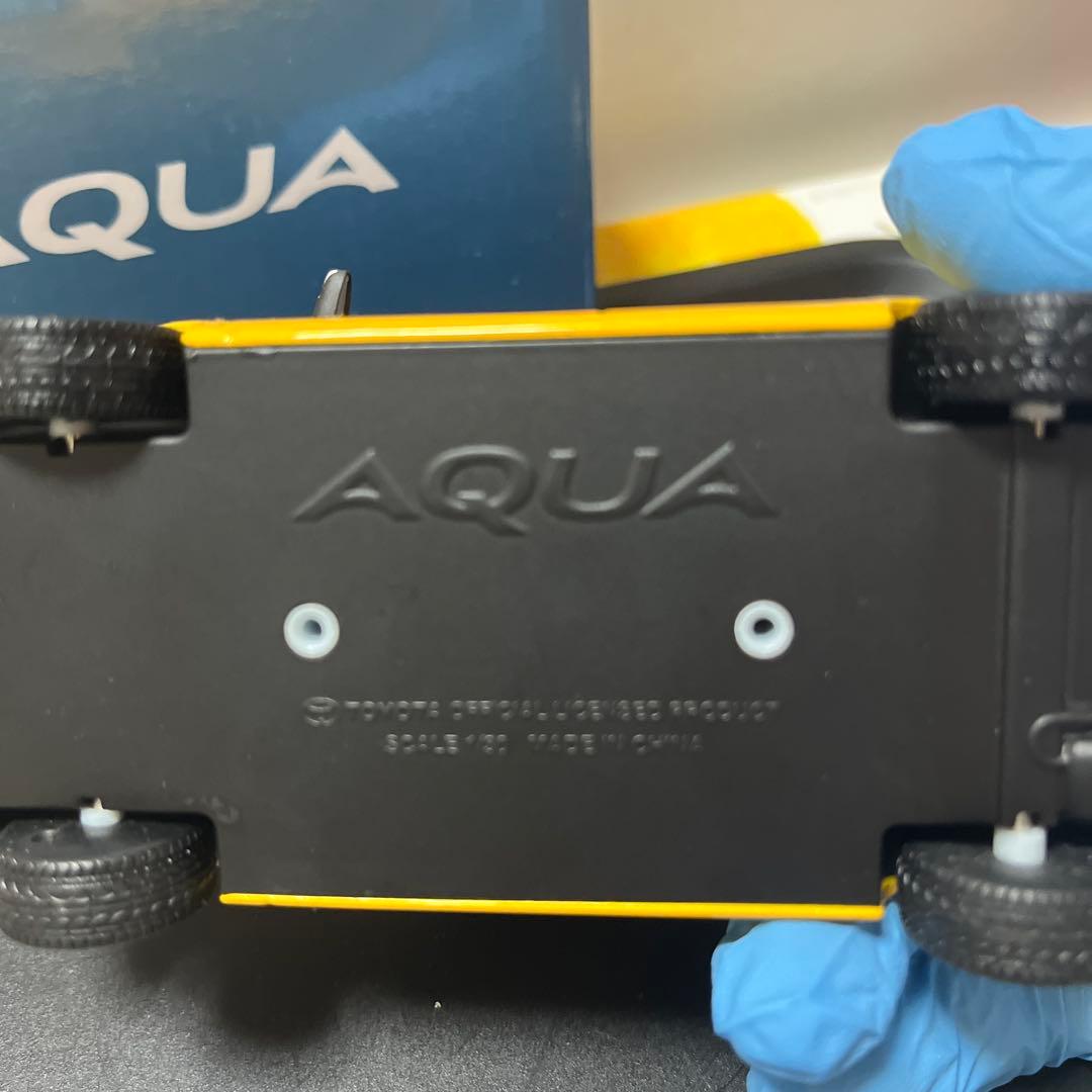 非売品　トヨタ　AQUA アクア　カラーサンプル　イエロー