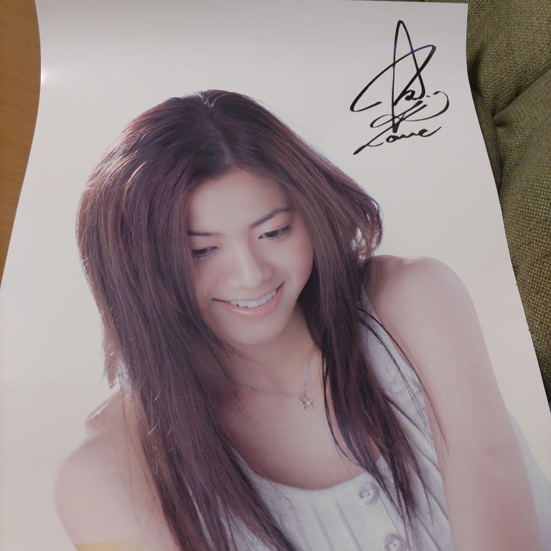 倉木麻衣サイン入り会場限定FC入会継続特典ポスター白ノースリーブ銀ネックレス笑顔