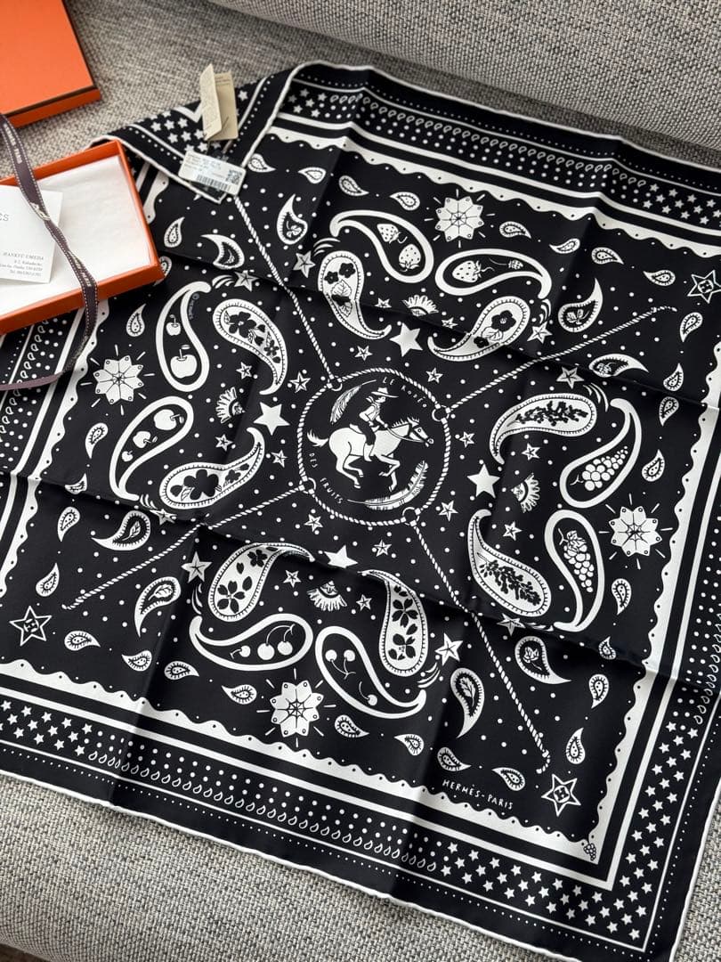 新作未使用★HERMES エルメス　シルクバンダナ 《ロデオ・デ・フルーツ》