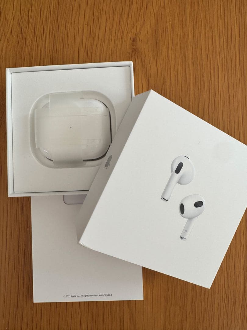 AirPods 3 本体 ホワイト Amazon.com: Apple AirPods (3rd Generation) EarPods with Lightning