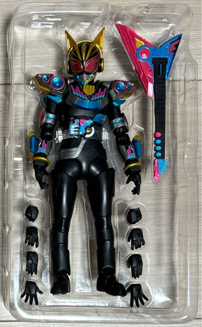 S.H.Figuarts 仮面ライダーナーゴ ビートフォーム