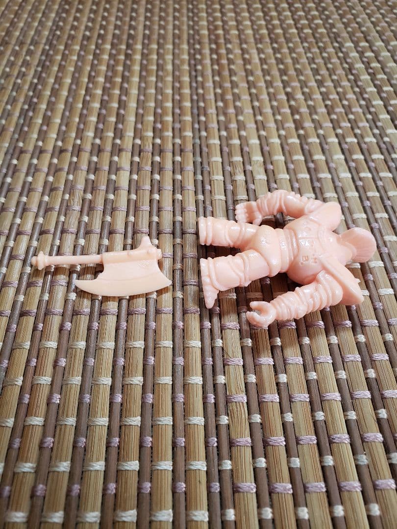 ドラゴンクエスト消しゴムアベル伝説悪魔の鎧ペールオレンジ　肌色　ファミコン　食玩