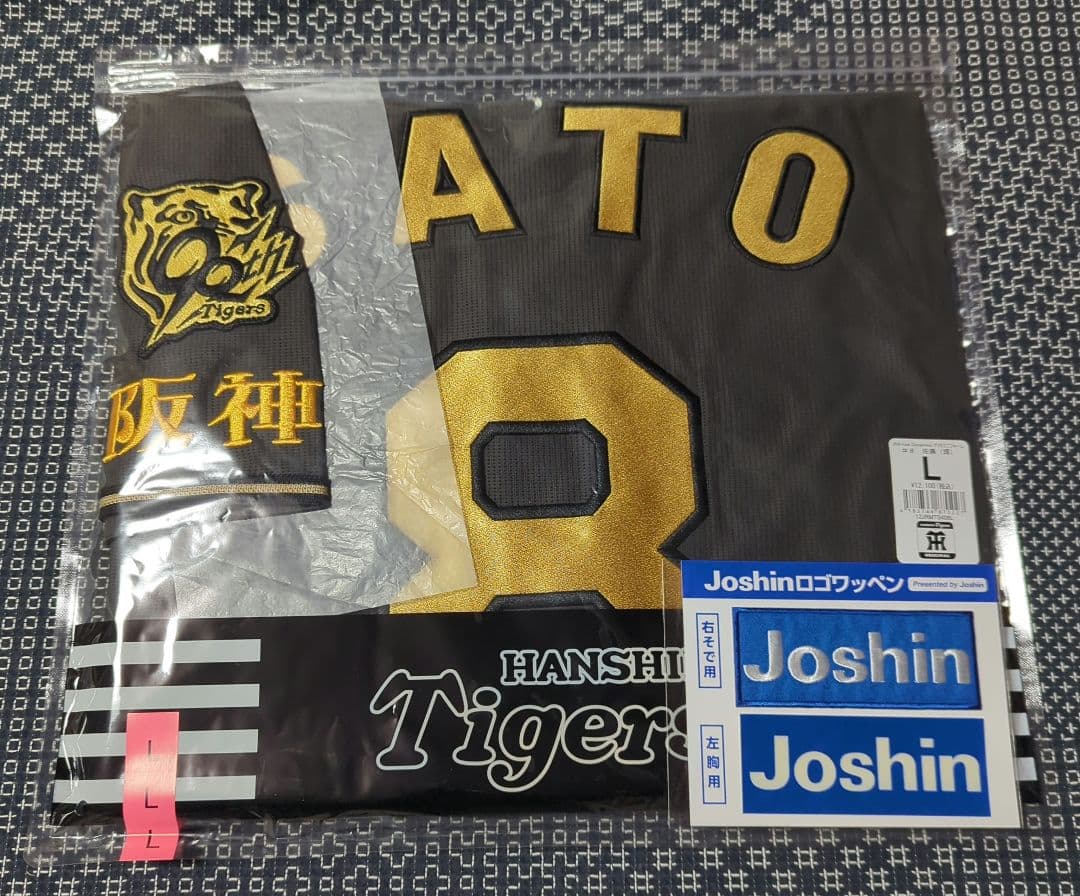 阪神タイガース佐藤輝明ブラックダイナマイトユニフォーム Lサイズ