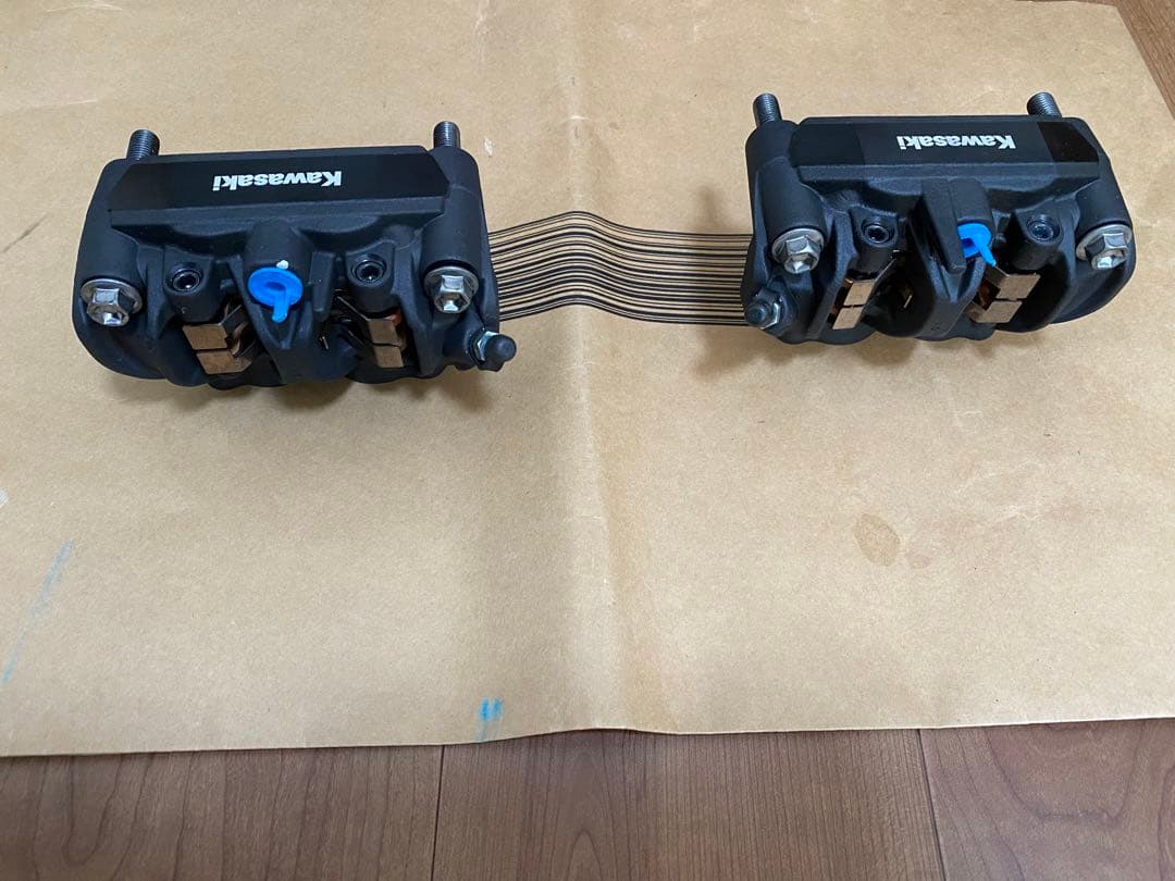 Ninja ZX-4RR 純正フロントブレーキキャリパー(左右セット)、ホース付