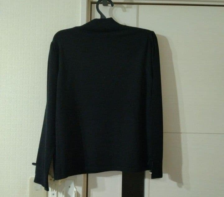 新品】スーパービューティー香水瓶刺繍ハイネックセーター44