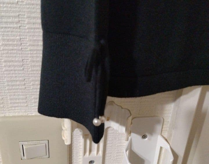 新品】スーパービューティー香水瓶刺繍ハイネックセーター44