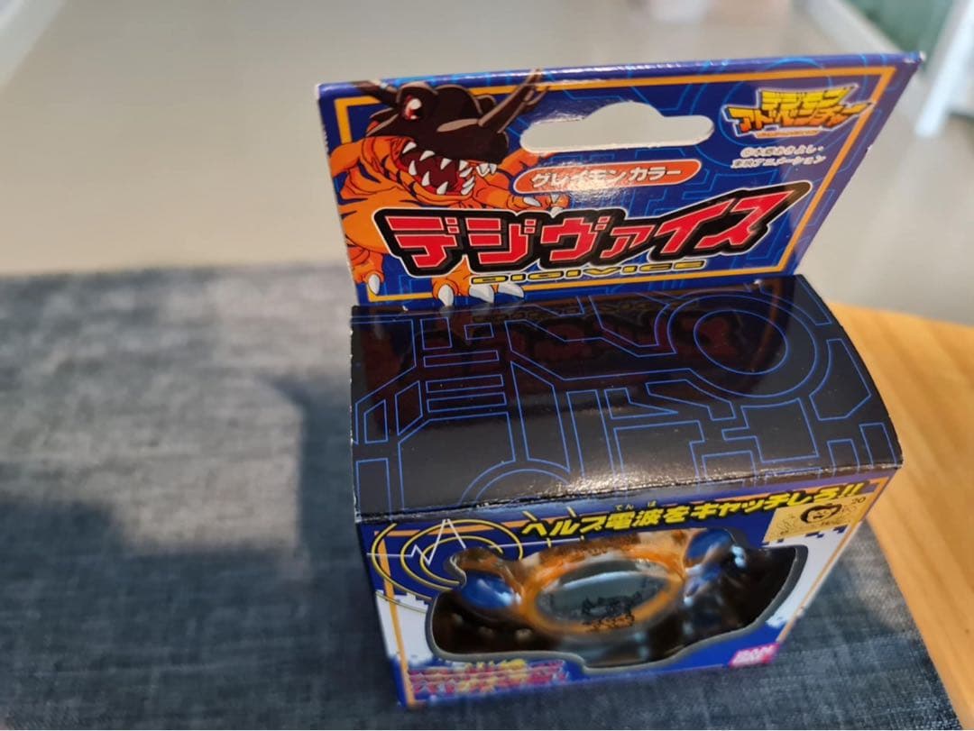 デジモン　デジヴァイス　グレイモンカラー