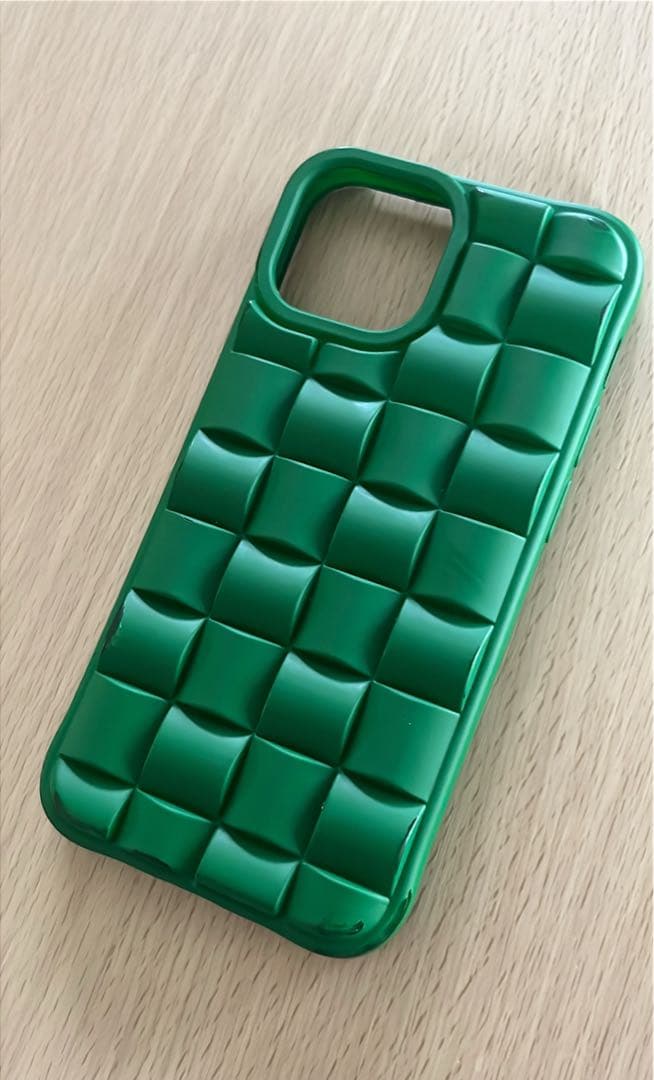 iPhone 13 mini ケース 緑 シリコン ボッテガヴェネタ好きに - メルカリ