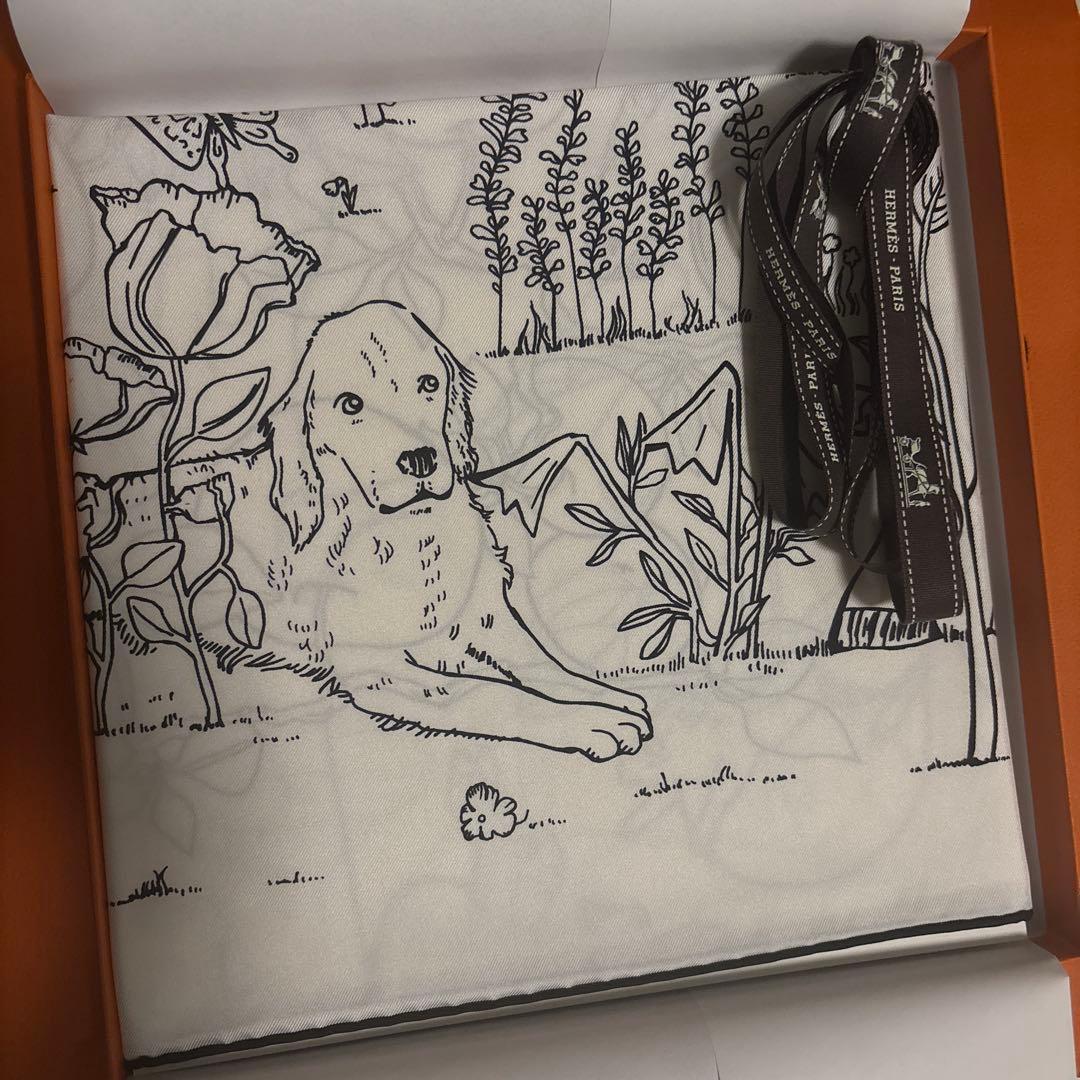 ◯新品　エルメス　カレ 90 《ル・ポミエ・セリエ》　白黒　26春夏　新作