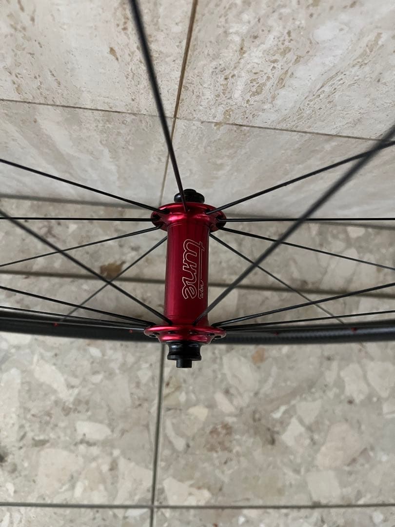 軽量カーボンホイール tune 980g - メルカリ