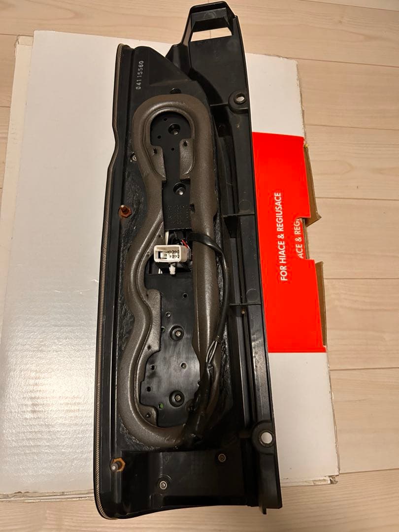 ハイエース200系テールランプ ヴァレンティ×ROWENコラボ廃盤限定希少品