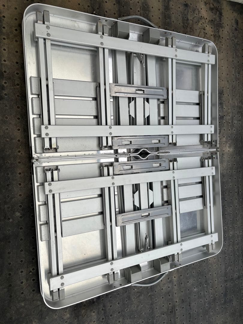 コールマン折りたたみ式アルミテーブルベンチセット - メルカリ