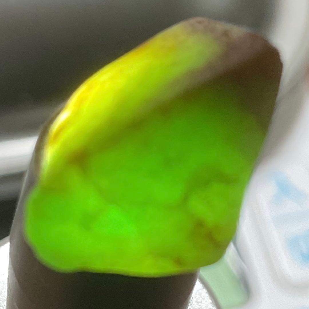 鮮やかな緑色　糸魚川翡翠3個セット合計3g ヒスイ　ひすい