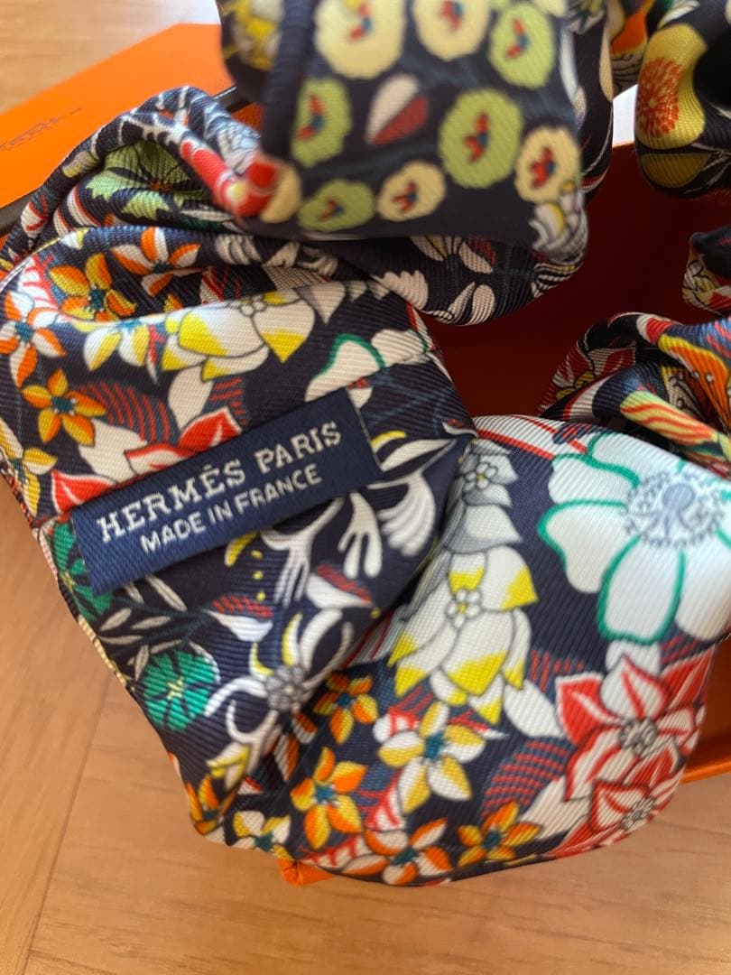 HERMÈS エルメス　シュシュ 《クラウディア》 《ブルーム》