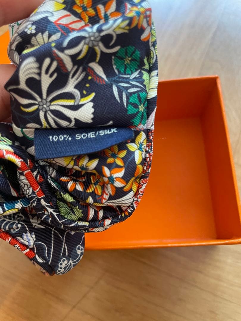 HERMÈS エルメス　シュシュ 《クラウディア》 《ブルーム》