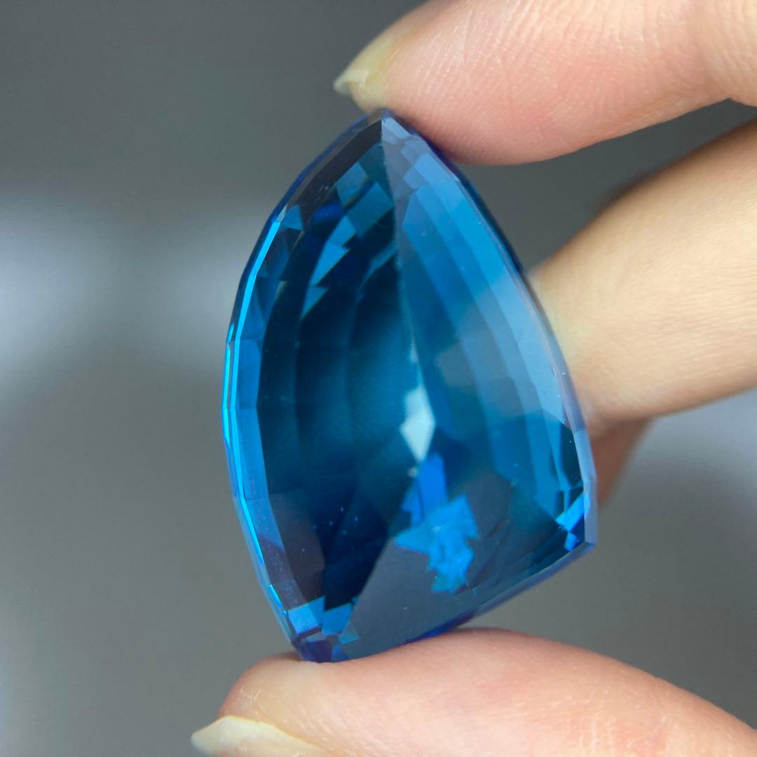 360)ソ付 大粒 スイスブルートパーズ ルース 90.735ct - メルカリ