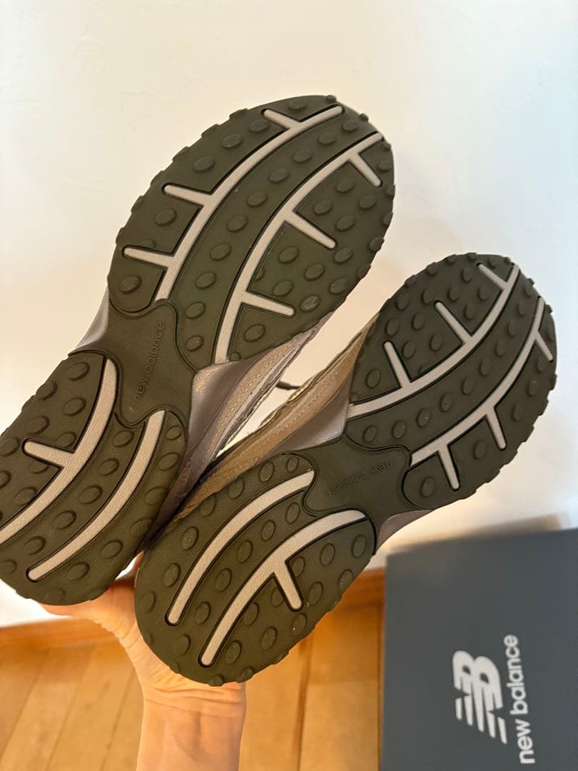 New Balance ブラウン スニーカー miumiu 204l - メルカリ