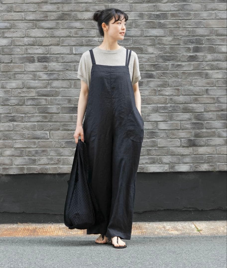 【新品未使用】かぐれ リネンサロペット　ブラック かぐれ（カグレ）の「リネンオールインワン（サロペット