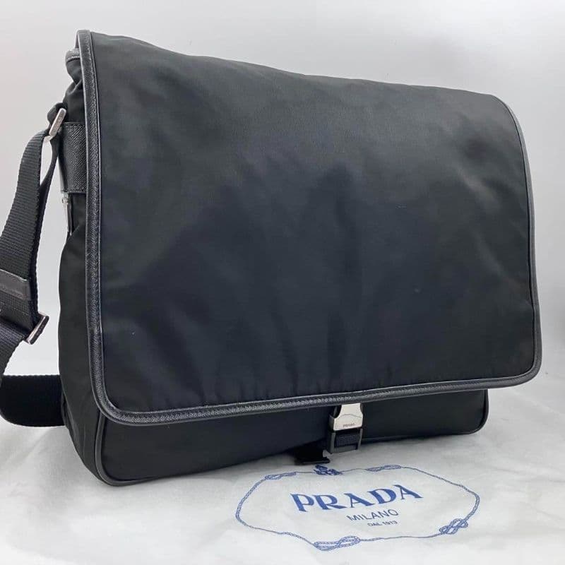 大容量✨️ プラダ 2981 ショルダーバッグ 三角プレートメッセンジャーバッグ PRADA（プラダ） テスート 三角ロゴプレート 男女兼用 ブラック