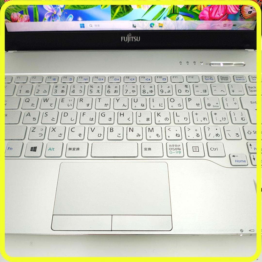 白 薄型軽量 windows11ノートパソコン⭐️SSD256GB カメラ810 - メルカリ