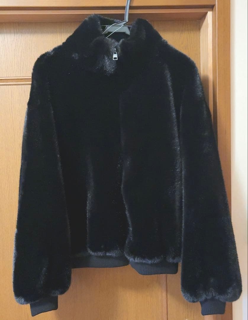 ZARA ジッパー付きショートフェイクファーコート - メルカリ