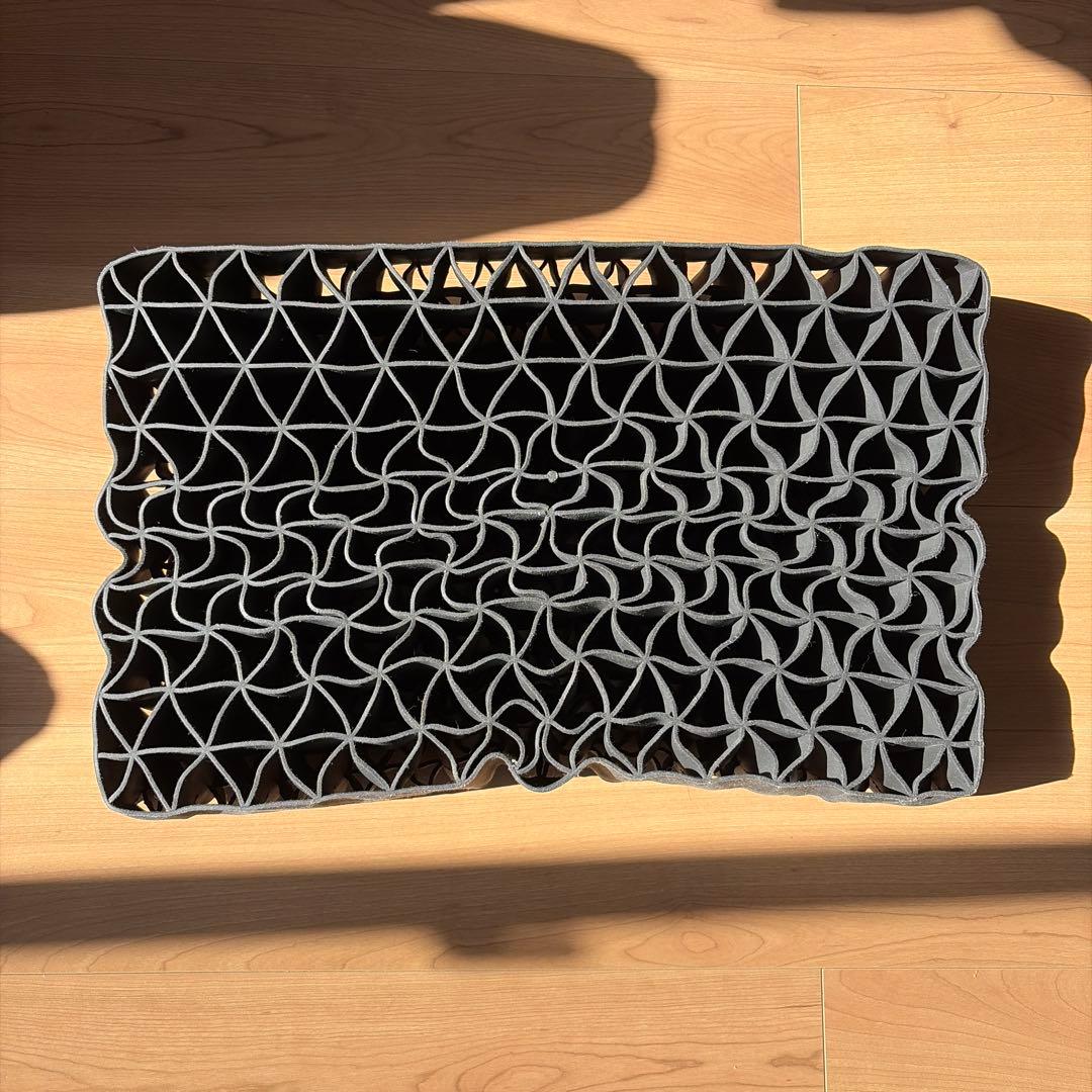 c*e様 ヒツジのいらない枕　至極　通気性メッシュ枕 グレー・ホワイト TVCM放映中】ヒツジのいらない枕ー至極ー – ヒツジのいらない枕公式サイト