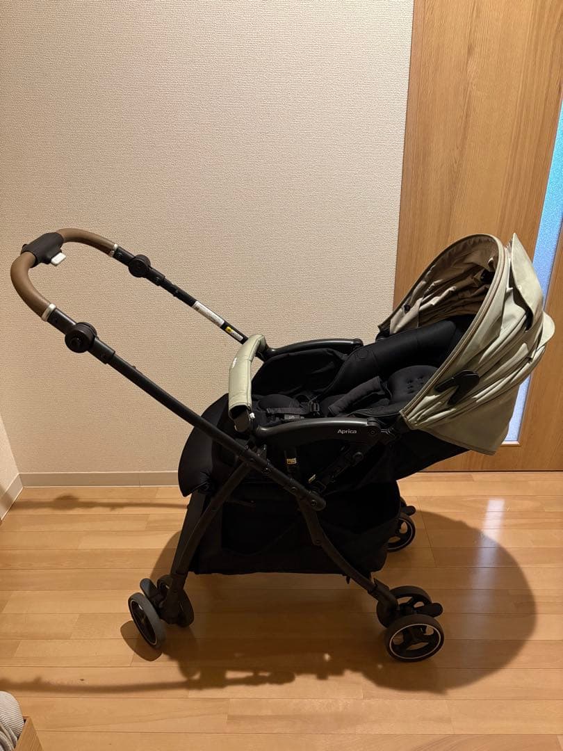 スモーキーグリーン ApricaラクーナクッションフリープラスAC 2024年