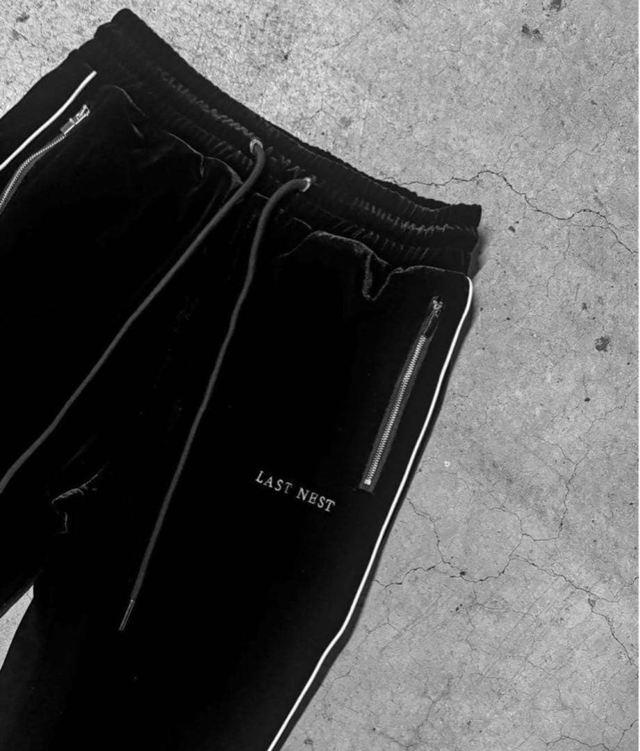 lastnest ベロア セットアップ yzerr Eric着用 - メルカリ