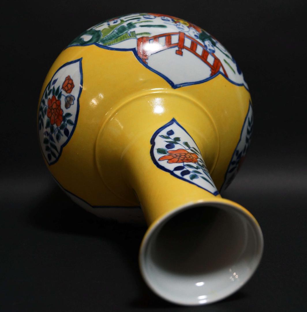 景徳鎮製 大清康熙年製在銘 黄釉地色絵窓