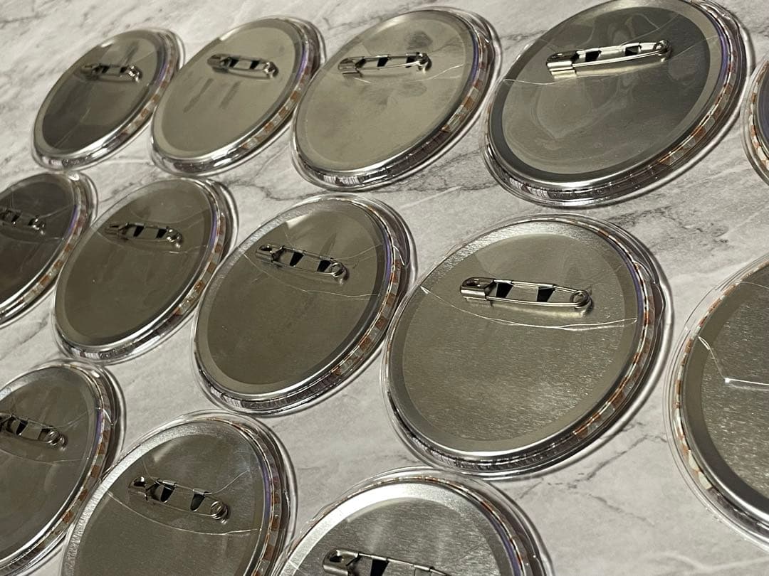 14点 東京ワンピースタワー限定 5周年缶バッジ トラファルガー・ロー カバー付