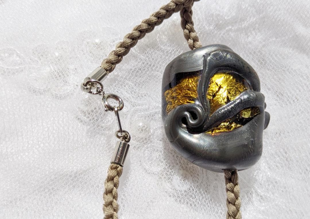 吉田正子トンボ玉（拾玖） 「江戸組み紐」ネックレス ガラス玉に込めた