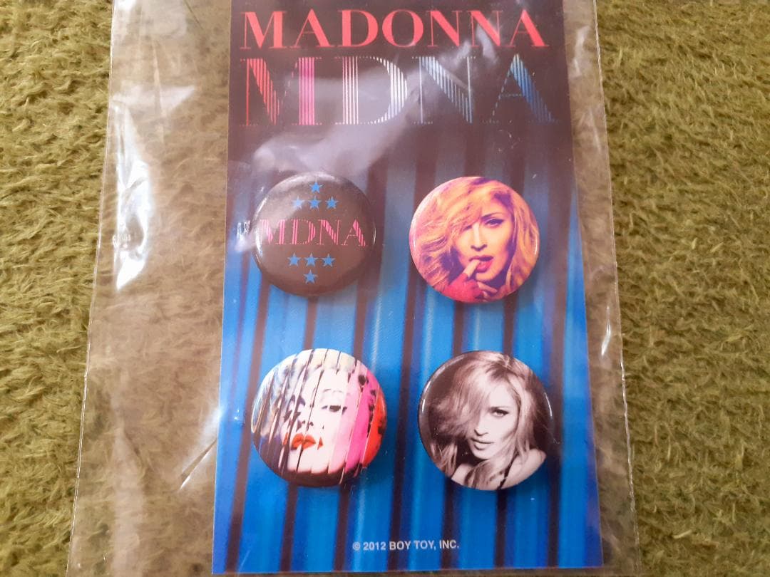 MADONNA　マドンナ　MDNA　ピンバッジセット 4個