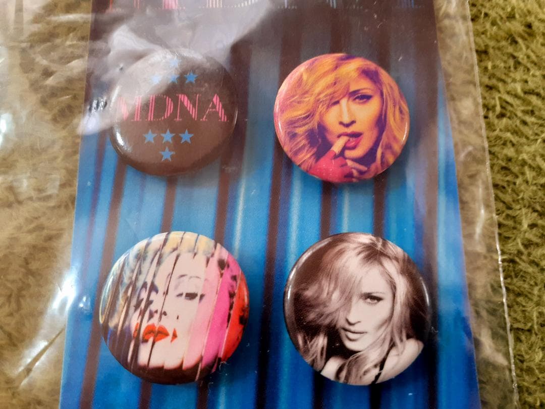 MADONNA　マドンナ　MDNA　ピンバッジセット 4個