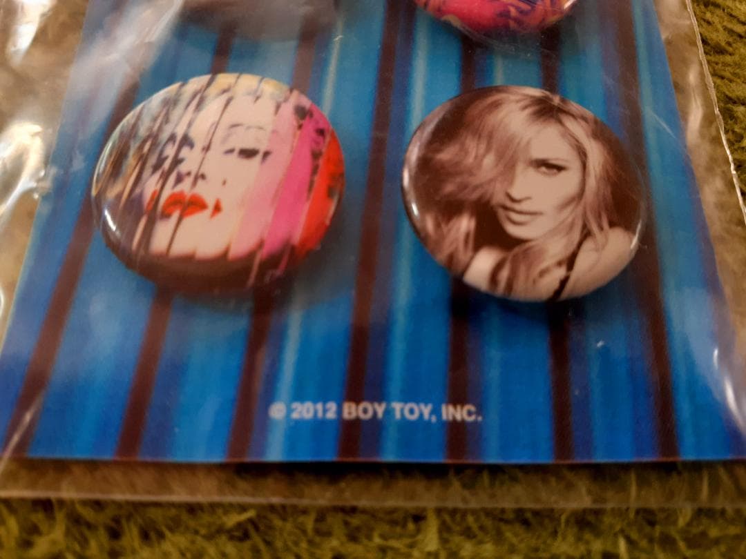 MADONNA　マドンナ　MDNA　ピンバッジセット 4個